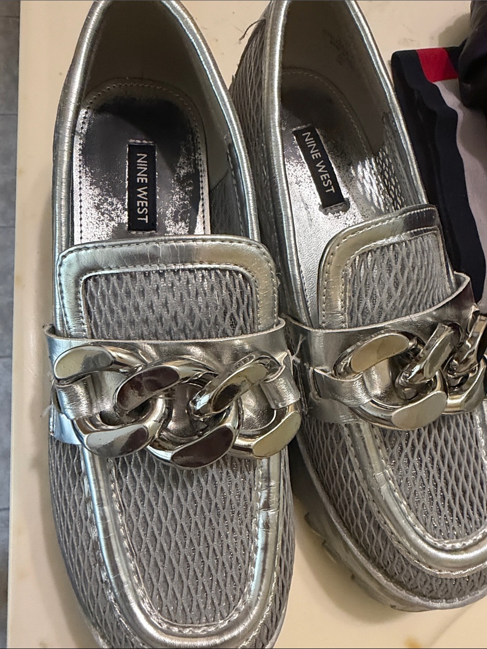 Nine West Metallic Chain-Accent Loafers 7 1/2 - Picture 3 of 3